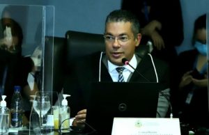 Ouvidor do TCE-AM determina que a SES homologue contratação de biomédicos para cargo de farmacêutico-bioquímico