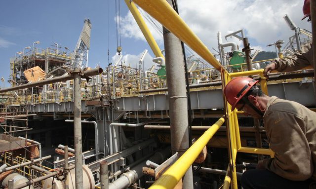 2011-02-24t120000z_1619206444_gm1e72p0e7l01_rtrmadp_3_petrobras