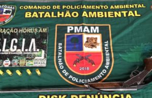 Em Parintins, homem é preso com espingarda em voadeira