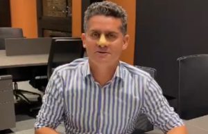 David Almeida assina decreto de flexibilização do uso de máscaras em locais fechadosManaus irá flexibilizar o uso de máscaras de proteção em locais fechados