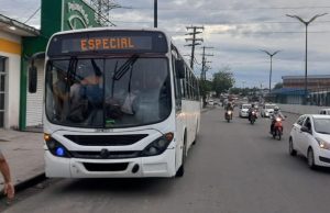 Até o tucupi! Ônibus clandestino é apreendido transportando passageiros em Manaus