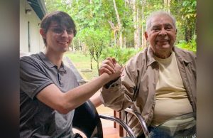 Amazonino Mendes anuncia partido e posta foto com Amom Mandel: ‘Meu lado jovem’Nova dupla