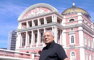 Amazonino Mendes tem alta pós 13 dias internadoAmazonino foi hospitalizado na madrugada do dia 23 de novembro após uma crise de diverticulite (inflação no intestino grosso) e apresentar quadro de pneumonia