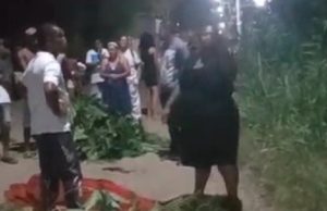 VÍDEO IMPACTANTE: com filho morto no chão, mãe dá recado para quem tá no crime: “Isso não é vida”