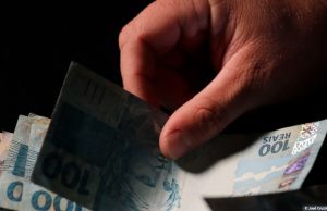 Nascidos de 1968 a 1983 podem agendar saque de valores esquecidos