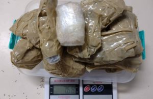 Agente penitenciário é preso ao tentar entrar com drogas dentro da cadeiaAs drogas, divididas em pacotes, estavam presas a um cinturão que ele carregava junto ao corpo, na região do abdômen