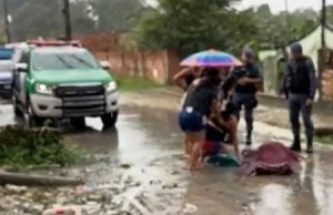 Durante forte chuva, homem é executado no bairro Puraquequara