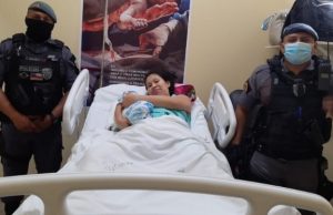 Policiais resgatam mãe e bebê após parto dentro de carro quebrado em ManausVida