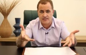 Pastor cego usa nome do ministro da Economia para aplicar golpe milionário em fiéisO pastor dizia que os títulos já contariam com autorização do governo federal, por meio do ministro da Economia, Paulo Guedes, para ser pagos