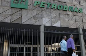 Petrobras diz ser ‘sensível ao impacto dos preços na sociedade’, mas defende reajusteMedida busca reduzir riscos de desabastecimento, disse petroleira