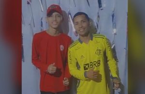 Pai e filho são mortos enquanto vendiam churrasco em ManausCrime bárbaro