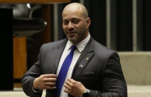 TRE-RJ pune candidato ao Senado Daniel Silveira