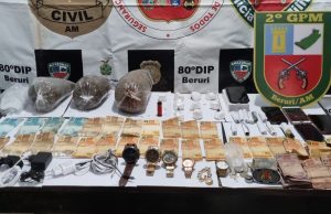 Sem ter como fugir, casal é preso por tráfico de drogas em BeruriLocal da prisão funcionava como ponto de venda de drogas e receptação de celulares furtados