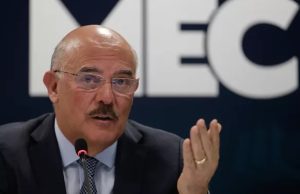 Ex-ministro depõe à PF após disparo acidental de arma em aeroportoIncidente ocorreu no Aeroporto Juscelino Kubistchek, em Brasília