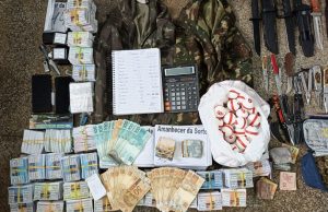 Em Tefé, homem é preso por estelionato, exploração de jogos de azar e porte de arma brancaO indivíduo foi preso em um hotel localizado no bairro Centro, naquele município