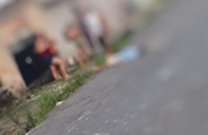 VIOLÊNCIA EM MANAUS- Homem é jogado de carro e baleado no meio da rua