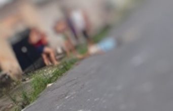 VIOLÊNCIA EM MANAUS- Homem é jogado de carro e baleado no meio da rua