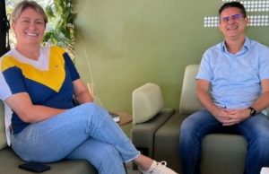 Fissurado para trazer Guns N’ Roses, David Almeida reúne com empresária de eventos em Manaus