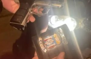 Na Compesa, homem é parado em blitz e PM encontra distintivo da PC e arma falsa