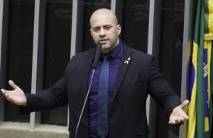 Em julgamento, Daniel Silveira volta a criticar STF e chama Moraes de “reizinho do Brasil”Silveira discursou hoje na tribuna da Câmara dos Deputados
