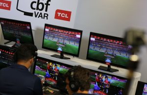 CBF demite diretor do VAR e 9 integrantes da comissão de arbitragemSegundo a entidade, mudanças fazem parte de reestruturação da área