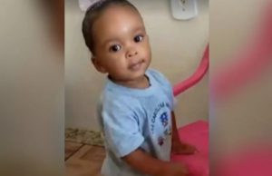 Justiça manda exumar corpo da bebê que morreu engasgada com maçã em PetrópolisInvestigação