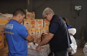 Mais de 30 Kg de alimentos e produtos de limpeza vencidos em supermercado na Zona LesteA equipe do Procon-AM encontrou produtos com validade expirada, sem informações precisas e em más condições de armazenamento.