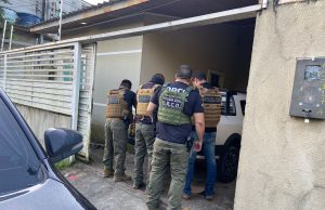 Polícia cumpre mandados por lavagem de dinheiro, tráfico de drogas e organização criminosa em ManausCumprimento das decisões judiciais ocorreu em apoio à Operação Intruso, deflagrada pela Polícia Civil de Pernambuco (PC-PE)