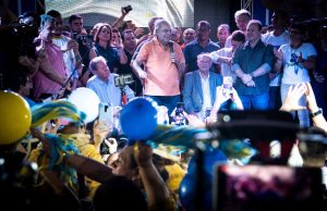 Festa com multidão marca lançamento da pré-candidatura de Amazonino ao Governo