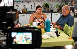 Amazonino segue visitando famílias em ManausSaúde foi tema do quadro "Café com Amazonino"