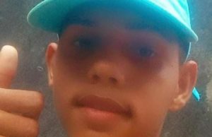 Adolescente é executado com 12 tiros em via pública no bairro CompensaA vítima ainda foi socorrida, mas não resistiu