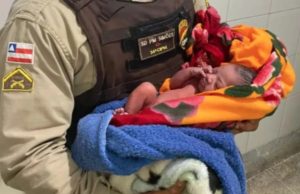 SURPRESA – Jovem entra em trabalho de parto e dá à luz sem saber que estava grávida; PMs ajudaram