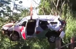 Policial é pego com amante pela esposa e na tentativa de fuga cai com viatura em ribanceiraNamorando em serviço