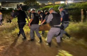 Vídeo: homem é encontrado à beira da morte em área de mata na Zona Leste de Manaus