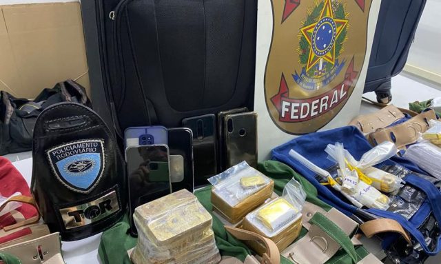 policia_federal_aprende_77_kg_de_ouro_em_aviao_particular20220505_0572