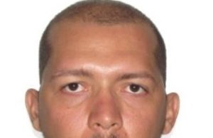 PC divulga imagem de homem procurado por golpe envolvendo trocas de máquinas de cartãoCrime era praticado em postos de combustível, e prejuízo está avaliado em R$ 100 mil