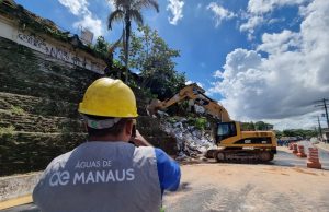 Serviço emergencial na av. Presidente Dutra é concluído, diz Águas de ManausEquipes da concessionária seguem no local fazendo ajustes como reaterro e limpeza