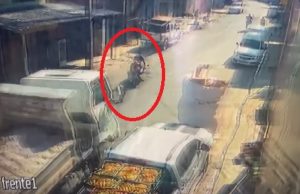 Câmera flagra momento que motociclista é atingido por caminhão em Manaus