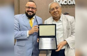 Pré-candidato ao Governo, Amazonino Mendes recebe título de Cidadão Itacoatiarense