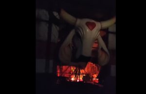 Homens incendeiam Cidade do Garantido após levar calote do BoiParintins