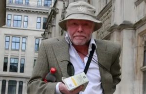 Empresário doa R$ 1,2 milhão a gari, se arrepende e pede dinheiro de volta na JustiçaAí não vale