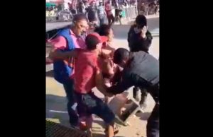 RIDÍCULO – Fiscais da prefeitura humilham vendedor de queijo e filha entra em desespero