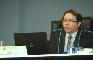 Auditor do TCE-AM suspende pregão para iluminação pública de Nhamundá
