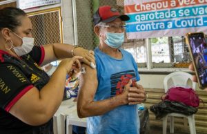 Manaus abre novos postos de vacinação e tenta conter avanço da CovidPandemia