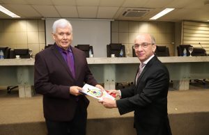 TCE-AM entrega à Justiça Eleitoral lista com nomes de gestores que tiveram contas reprovadas nos últimos 8 anosNa listagem há 356 reprovações de contas