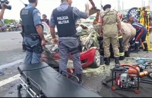 VÍDEO: Acidente grave deixa pessoas pressas às ferragens na Avenida das Torres