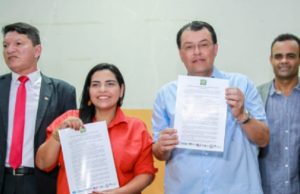 Eduardo Braga e Anne Moura firmam compromisso com a ética e boa governançaOs candidatos se comprometeram em criar políticas públicas efetivas de geração de emprego, renda e a redução da pobreza no Amazonas