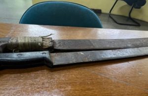 ABSURDO – Valentão agride esposa com terçado em Manaus e acaba preso