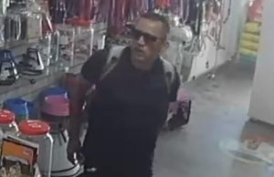 VÍDEO: clínica veterinária é assaltada e mulheres são ameaçadas com arma em Manaus