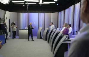 Wilson Lima é desmascarado sobre UTIs no interior e mente em debate dizendo que profissionais da saúde têm salários em diaEduardo Braga, Ricardo Nicolau e Israel Tuyuka disseram que não há UTIs no interior e que profissionais de saúde estão com salários atrasados